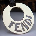 Cómo comprobar un número de serie de Fendi