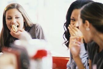 ¿Cuántas calorías necesita un joven de 17 años? ¿Cuántas calorías necesita un joven de 17 años?
