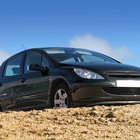 Cómo quitar las manchas de agua de los asientos del coche