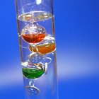 ¿Qué sustancias químicas contiene un termómetro Galileo?