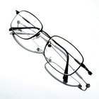 ¿Cómo elimino la capa descascarada de mis gafas?