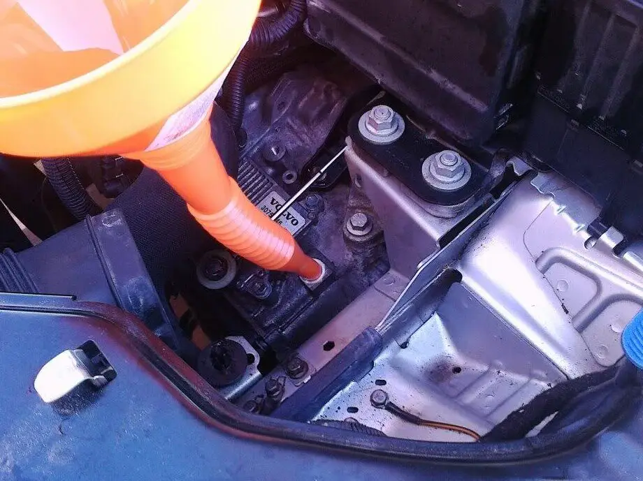 How to Change the Automatic Transmission Fluid in a Ford Focus